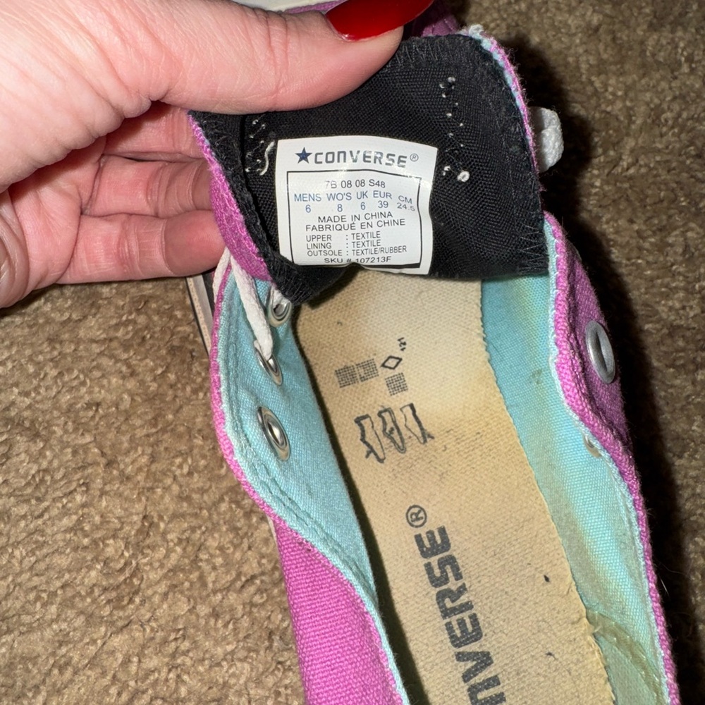 Pink converse - Picture 2 of 2